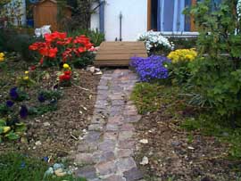 Gartenweg mit Br&uuml;cke, 200 kB